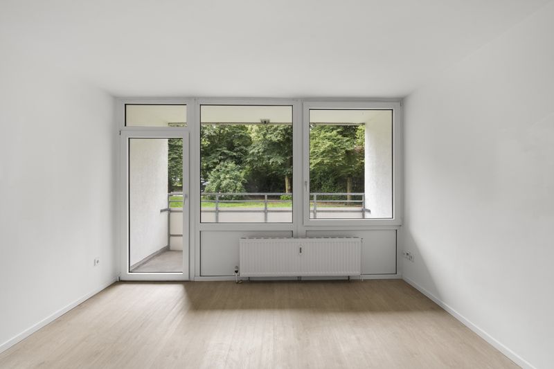 Bezugsfrei - Top sanierte 2-Zimmer Wohnung mit Balkon!